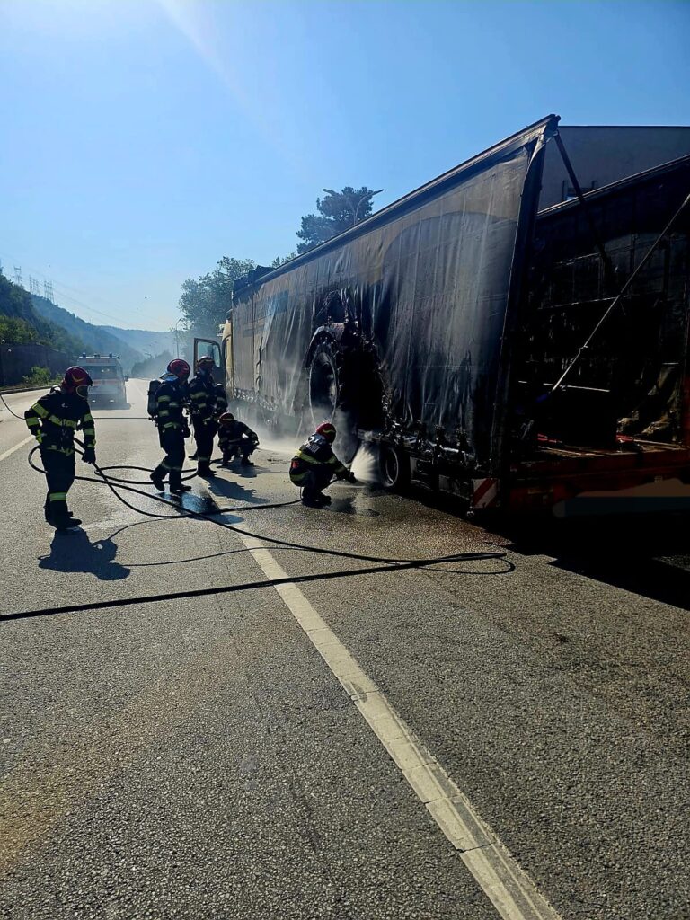 ISU Mehedinți – Incendiu autotren pe DN 6
